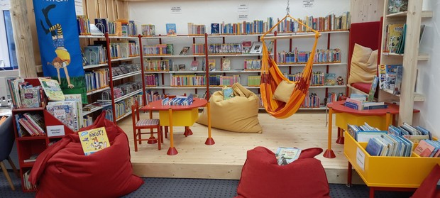 Lese- und Entspannungsbereich für Kinder in der Stadtbücherei