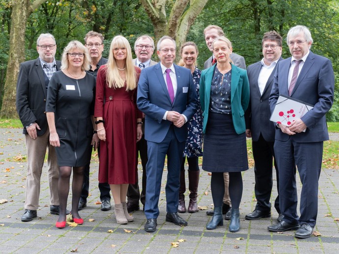 None (vergrößerte Bildansicht wird geöffnet)