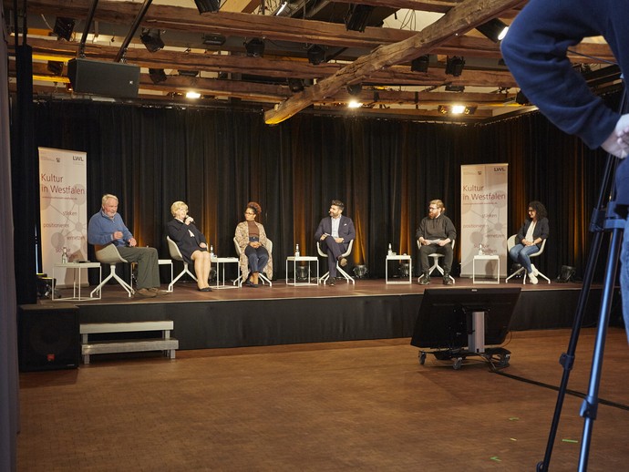 v.l.n.r. Michael Becker, Susanne Festge, Rocio Siekaup, Hamzi Ismail, Maximilian Wels, Deniz Werth (vergrößerte Bildansicht wird geöffnet)