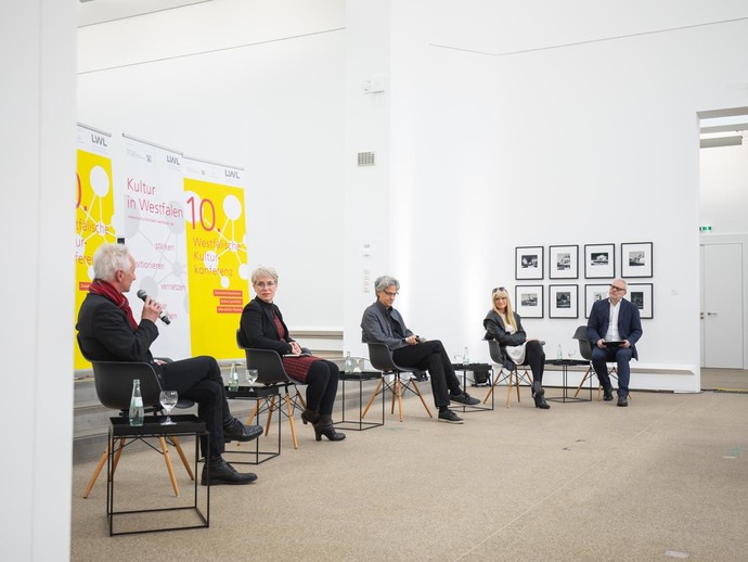 v.l.n.r. Wolfgang Pieper, Frauke Burgdorff, Prof. Dr. Christoph Rodatz, Dr. Barbara Rüschoff-Parzinger, Dr. Jörg Biesler (vergrößerte Bildansicht wird geöffnet)