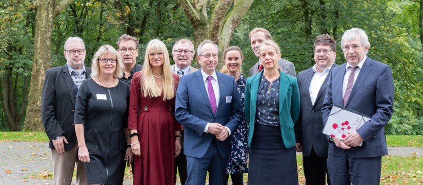 v.l.n.r.: Karl Dittmar, Dr. Yasmine Freigang, Holger Freitag, Dr. Barbara Rüschoff-Parzinger, Frank Beckehoff, Matthias Löb, Julia Ures, Dr. Christian