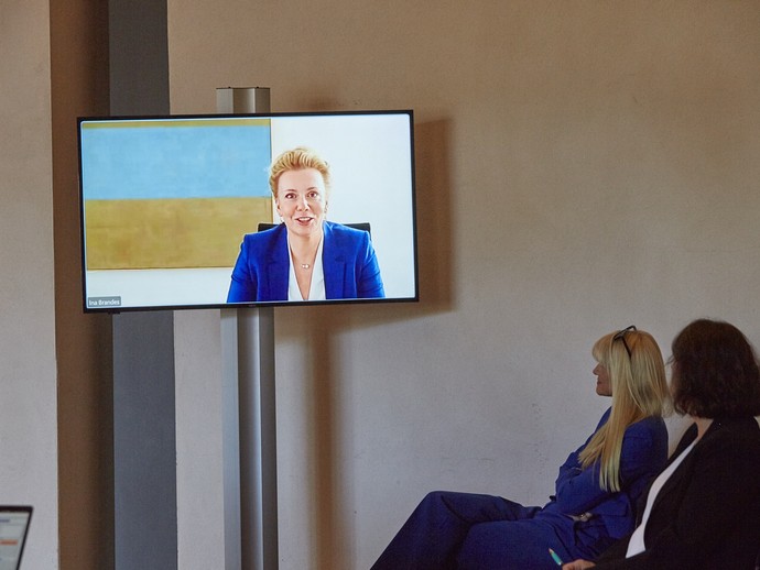 Ina Brandes (vergrößerte Bildansicht wird geöffnet)
