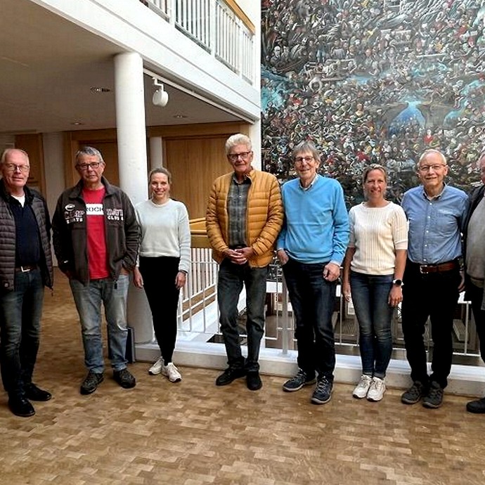 Gruppenfoto (vergrößerte Bildansicht wird geöffnet)