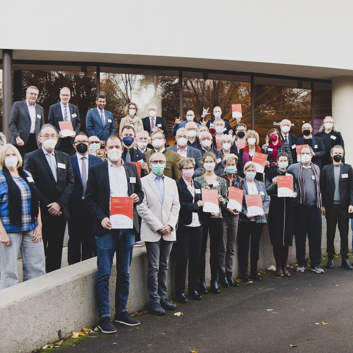 Urkundenübergabe zur Aufnahme in das Bundesweite Verzeichnis des IKE, Düsseldorf, 2021 (vergrößerte Bildansicht wird geöffnet)