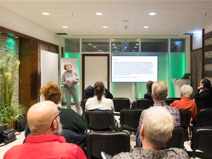 Astrid Christofori leitete das Forum "KI und Datenschutz" (vergrößerte Bildansicht wird geöffnet)