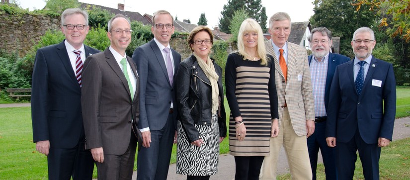Gruppenbild der VIPs der Konferenz: Schumacher, Löb, Fischer, Schäfer, Dr. Rüschoff-Thale, Dr. Sümmermann, Gebhard, Koßmann
